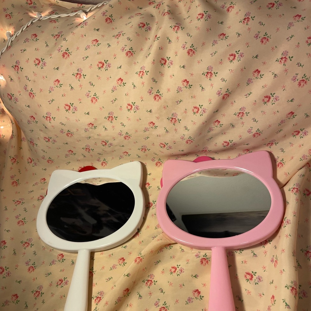 Hello Kitty Mirror - Picture 7 of 7